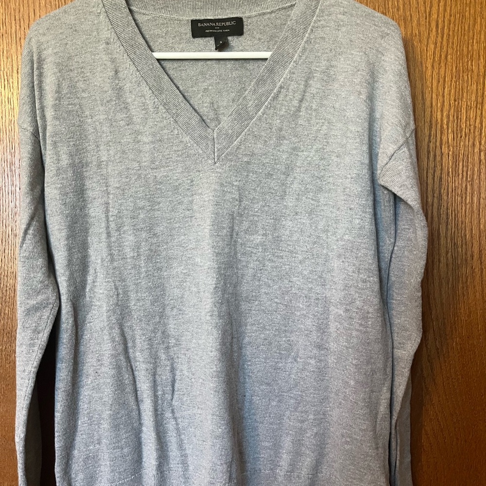 Banana Republic Heather Gray V neck Sweater
